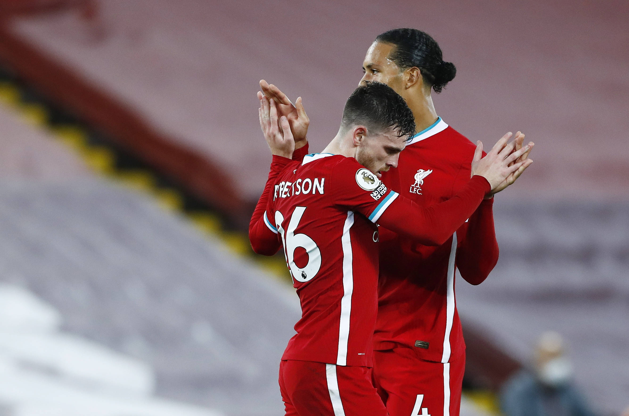 无大碍，记者：巴萨后卫多明格斯只是右腿比目鱼肌超负荷